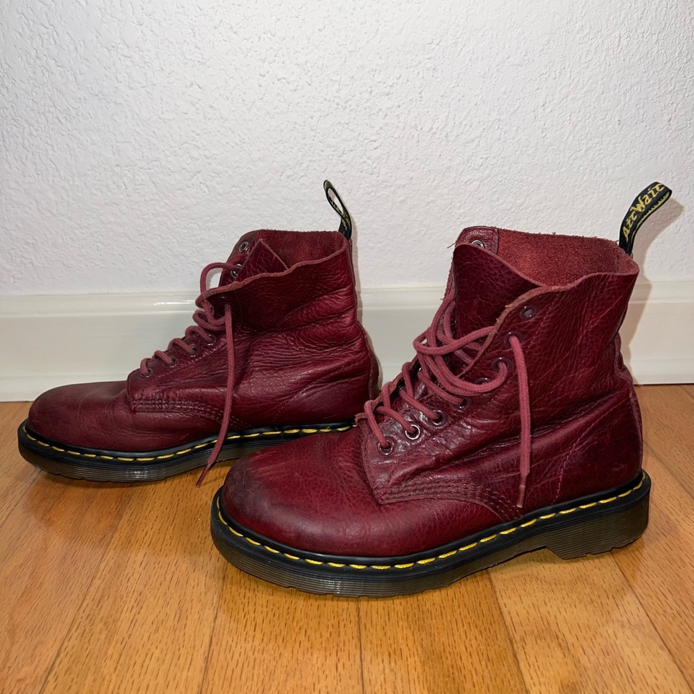 Dr. Martens women’s Virginia leather boots maroon combat classic size 7